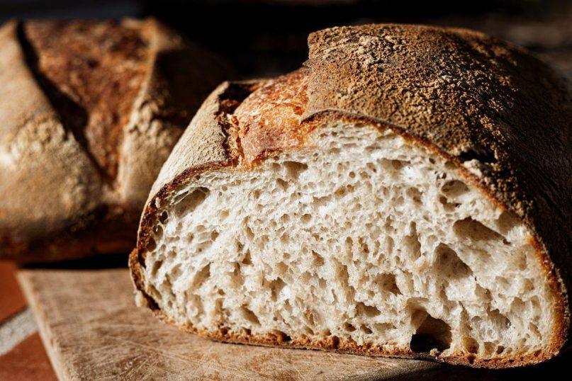 Kokia duona yra naudingesnė: balta ar juoda?