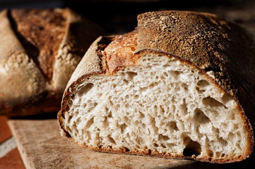 Kokia duona yra naudingesnė: balta ar juoda?