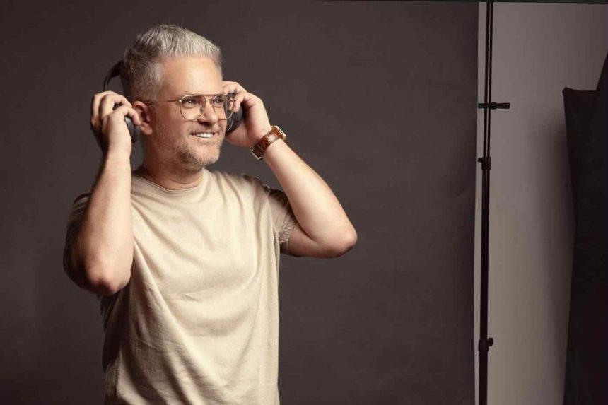 Kokias asocijacijas žalia spalva kelia žinomiems Lietuvos atlikėjams, menininkams ir veikėjams? Sužinokite!