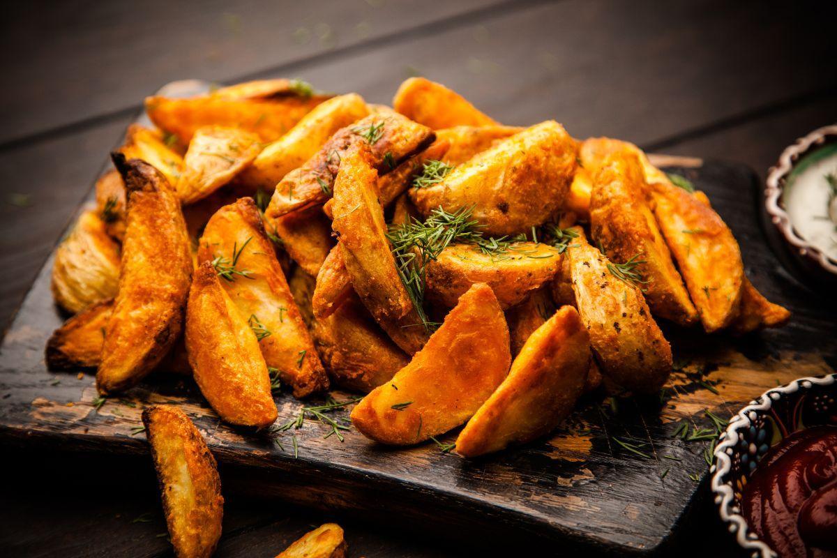 Kokie neįprasti ingredientai gali pagerinti keptų bulvių skonį?