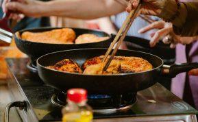 Kokių 3 klaidų reikėtų vengti gaminant vištieną: namų šeimininkių paslaptys