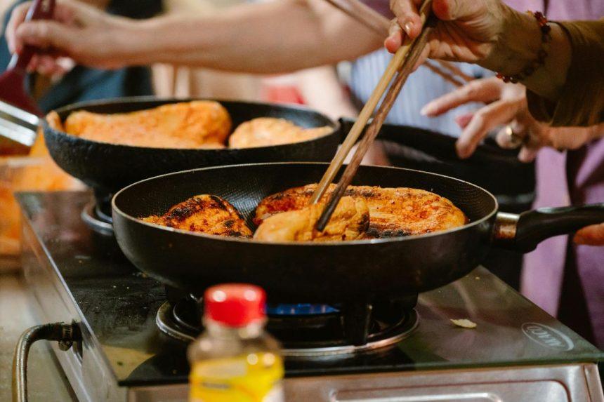 Kokių 3 klaidų reikėtų vengti gaminant vištieną: namų šeimininkių paslaptys