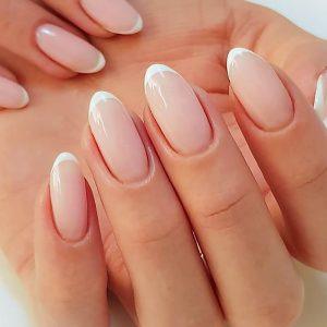 Koks manikiūras atrodo prabrangiai: patarimai elegantiškam įvaizdžiui