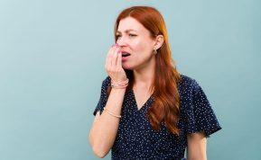 Kovokite su nemaloniu kvapu: netikėti produktai, padedantys atgaivinti gaivų kvapą