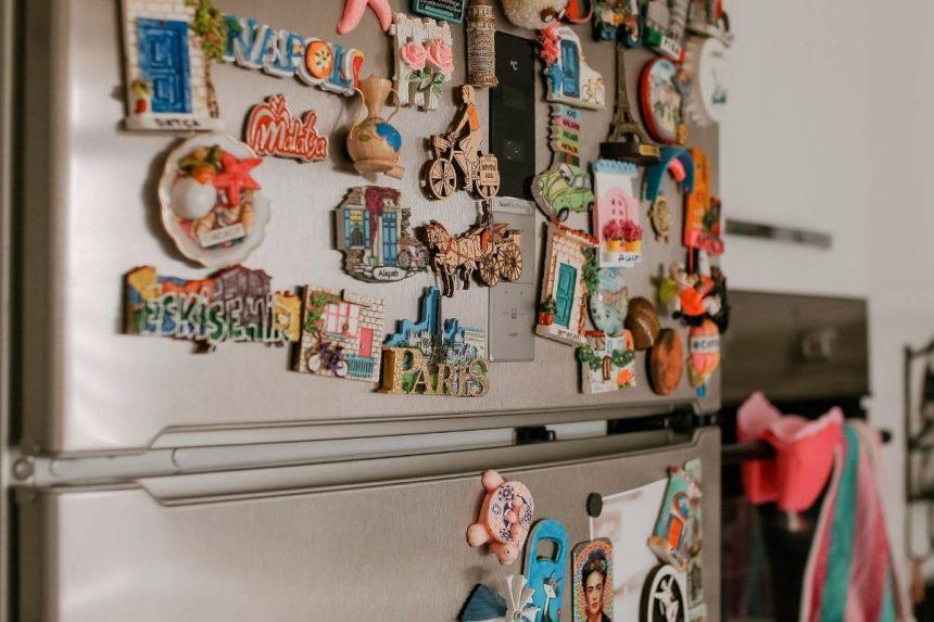 Magnetai ant šaldytuvo – pavojus, apie kurį daugelis net neįtaria