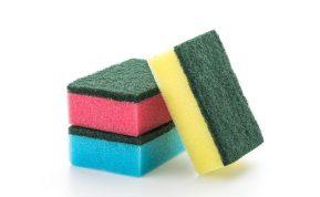 Man 30 metų ir tik dabar sužinojau, kad indų plovimo kempinės spalva yra svarbi!