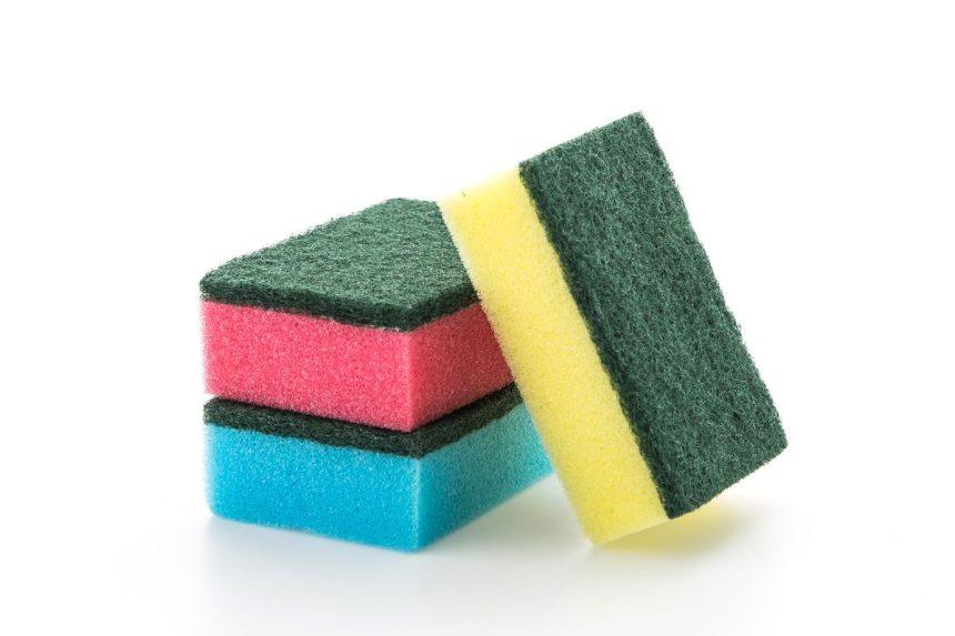 Man 30 metų ir tik dabar sužinojau, kad indų plovimo kempinės spalva yra svarbi!