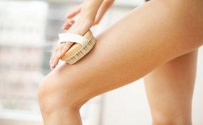 Masažas sausu šepečiu: kiek kartų per savaitę jį galima atlikti ir kada tai tampa pavojinga?