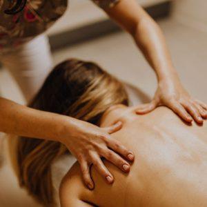 Masažo nauda: kodėl ši procedūra tampa svarbia sveikatos dalimi?