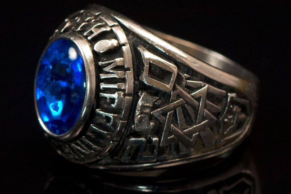 Metalo detektorius padėjo įminti 60 metų senumo paslaptį. Pomėgis padedantis palaikyti įgūdžius. Pamesto žiedo radimas