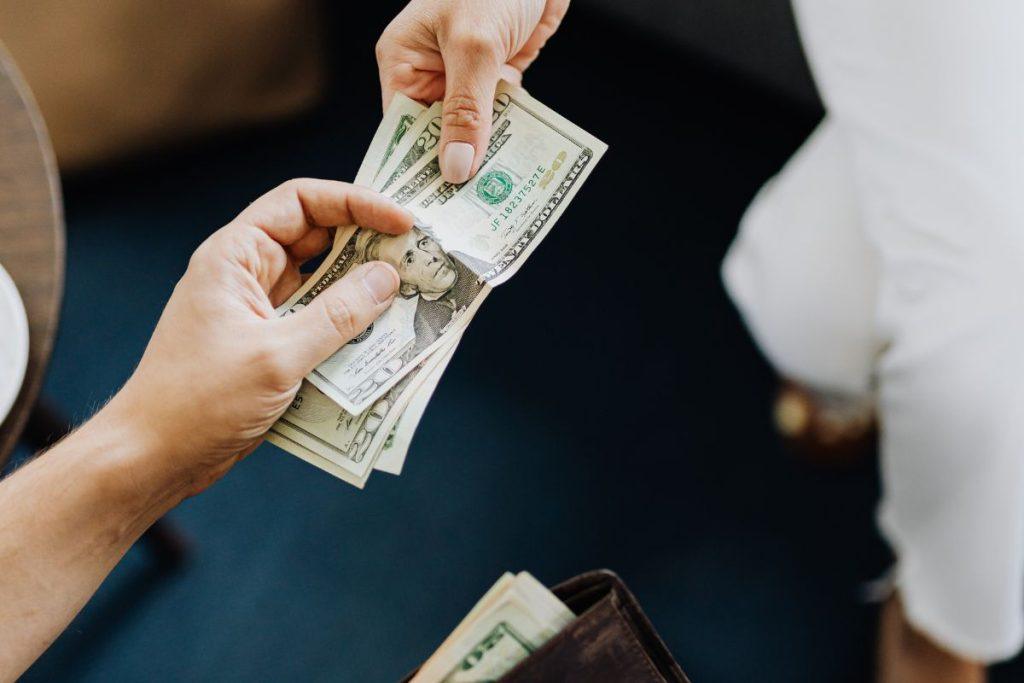 Minčių išvalymas prieš Naujuosius metus: kaip palikti bėdas praeityje. Būtina grąžinti skolas ir ištęsėti duotus pažadus