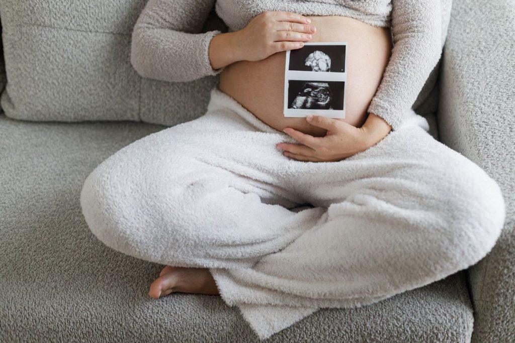 Mokslininkai nustatė, kad kūdikiai motinos įsčiose išmoksta šių dalykų. Naujas požiūris į nėštumą