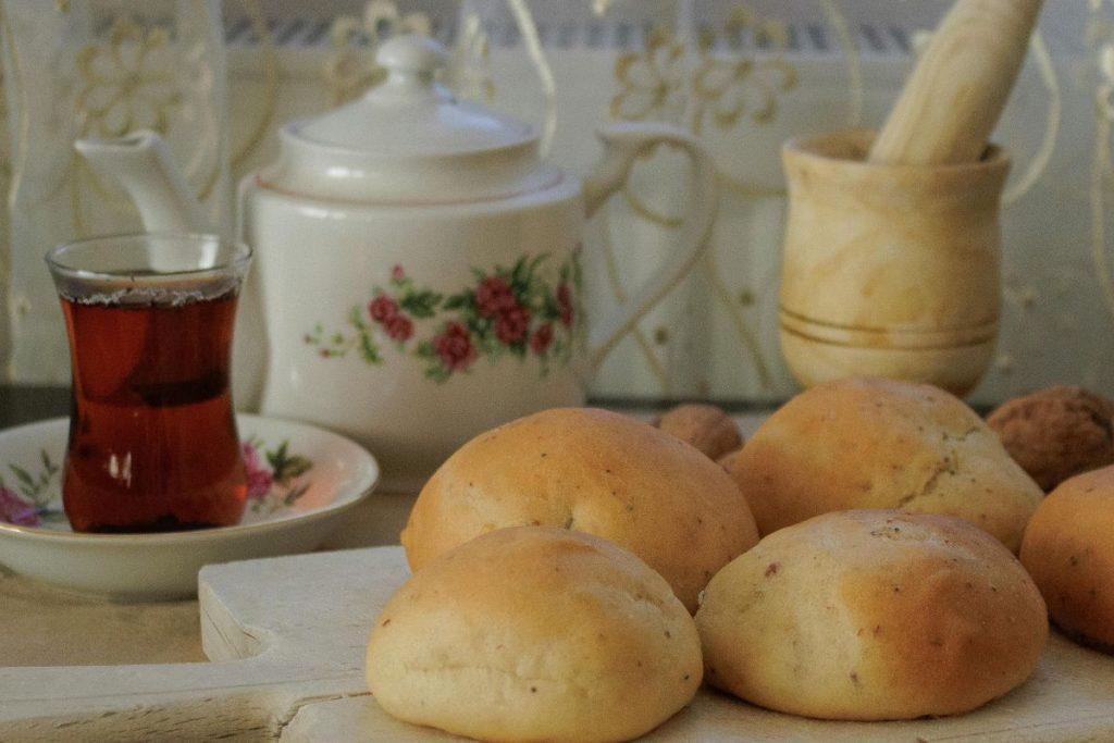 Naujas patiekalas ir originalus receptas: pomidorus ir miltus sutrinkite trintuvu. Pomidorų bandelių pateikimas