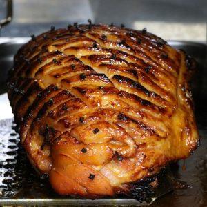 Negalite kepti orkaitėje, nes nuo lašančių riebalų viskas tampa nešvaru? Šis triukas tai pakeis!