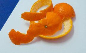 Neišmeskite apelsinų žievelių! Pasigaminkite universalią priemonę namų švarai ir gaivai