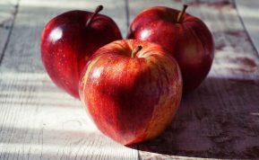 Neišmeskite obuolių žievelių: 6 idėjos, kur jas galite panaudoti