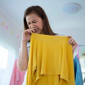 Nereikėtų dėvėti tų pačių drabužių dvi dienas iš eilės - tam yra net kelios svarbios priežastys!