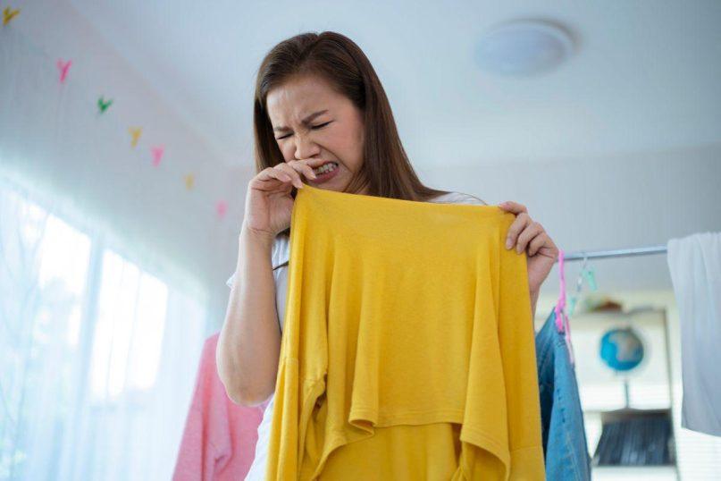 Nereikėtų dėvėti tų pačių drabužių dvi dienas iš eilės - tam yra net kelios svarbios priežastys!