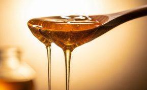 Niekada nedėkite aplaižyto šaukšto į medaus stiklainį. Tai rimta klaida!