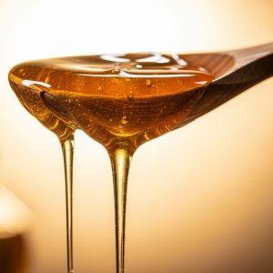 Niekada nedėkite aplaižyto šaukšto į medaus stiklainį. Tai rimta klaida!