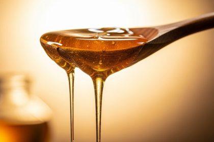 Niekada nedėkite aplaižyto šaukšto į medaus stiklainį. Tai rimta klaida!