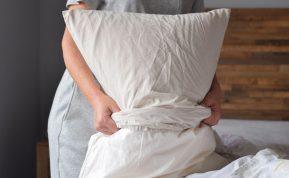 Nuo šiandien pagalvių užvalkalus keisite kasdien!