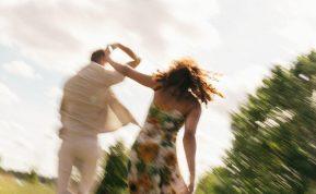 Nutolote vienas nuo kito? Šie būdai padės dar labiau suartėti.