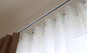 Pamerkite užuolaidas į šį mišinį ir palikite 15 minučių. Jos taps sniego baltumo, kaip naujos net be jokių pastangų!