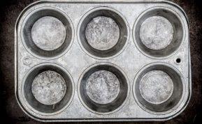 Paprasta priemonė už kelis eurus atgaivins net senas skardas iki blizgesio