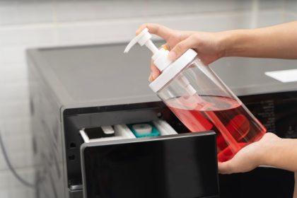 Paprasta skalbimo mašinos stalčiaus valymo procedūra - dings ir pelėsis, ir kalkės!