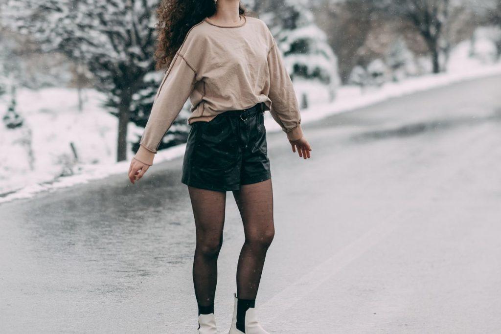 Pasak stilistės, ruošdamos savo spintą žiemai, moterys dažniausiai daro šias klaidas. Mados klaidos