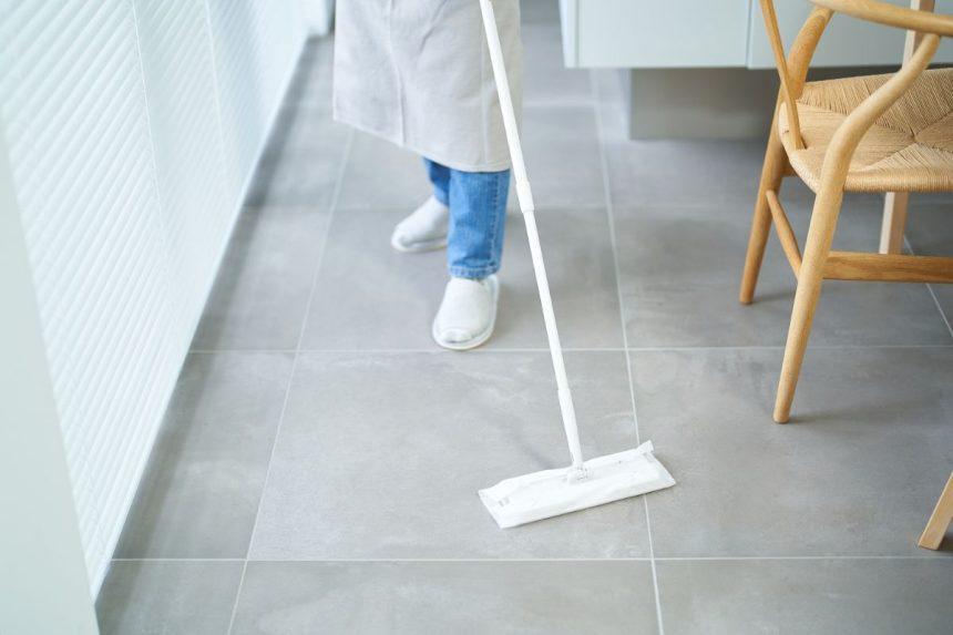Pigus būdas valyti grindis. Net mūsų mamos nežino šio triuko!