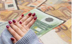 Pinigų manikiūras 2025 m. lapkritį