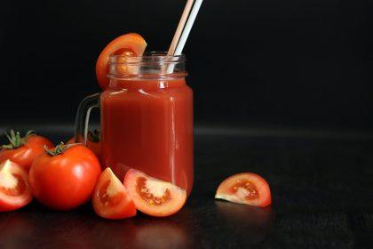 Pomidorų sultys: kuo jos naudingos ir kaip jas teisingai vartoti?