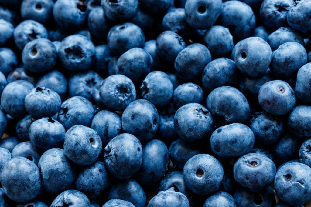 Produktai, kuriuos galite valgyti ir nesijaudinti dėl svorio. Mėlynės