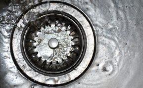 Puikus nerūdijančiojo plieno kriauklių valiklis. Tereikia 2 ingredientų, o poveikis jus maloniai nustebins!