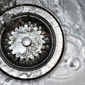 Puikus nerūdijančiojo plieno kriauklių valiklis. Tereikia 2 ingredientų, o poveikis jus maloniai nustebins!