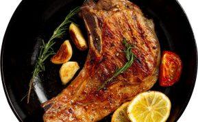 Puikūs patarimai, kaip išvengti riebalų taškymosi iš keptuvės. Išbandykite ir įprastas kepsnys bus skanesnis!