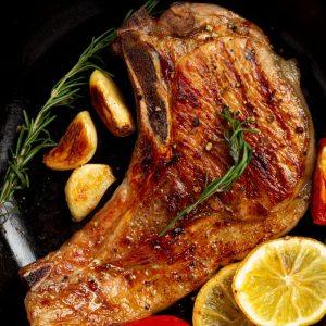 Puikūs patarimai, kaip išvengti riebalų taškymosi iš keptuvės. Išbandykite ir įprastas kepsnys bus skanesnis!