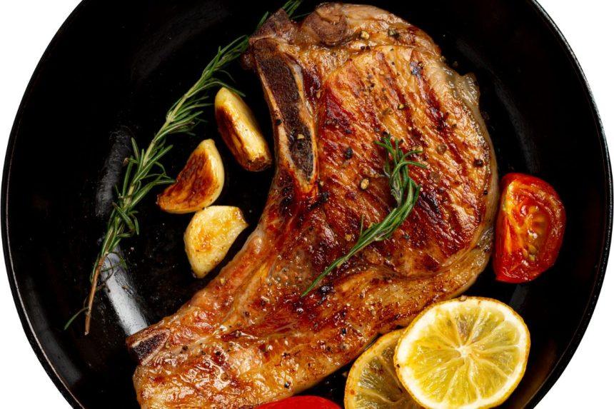 Puikūs patarimai, kaip išvengti riebalų taškymosi iš keptuvės. Išbandykite ir įprastas kepsnys bus skanesnis!