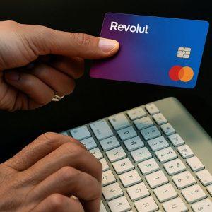 Revolut“ uždaro rusų ir baltarusių sąskaitas dėl ES sankcijų