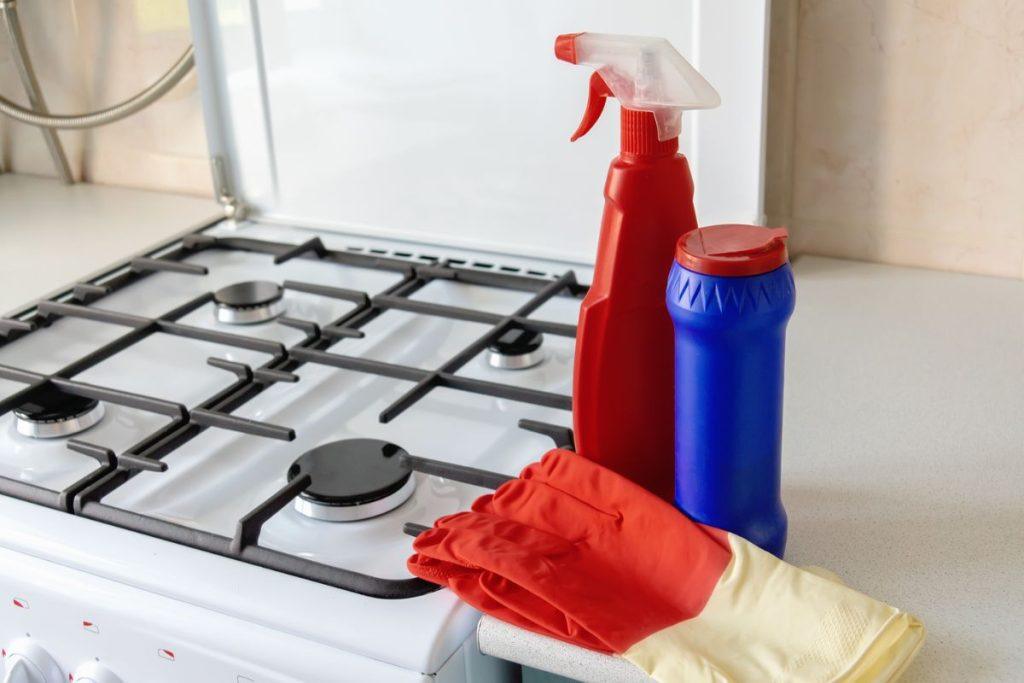 Riebaluotos viryklės rankenėlės daugiau jūsų nebeerzins! Su šiomis priemonėmis nuvalysite labai greitai! Garstyčių milteliai valymui