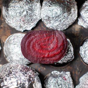 Šis burokėlių kepimo būdas - tikra interneto sensacija. Idėjos kur panaudoti keptus burokėlius