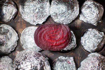 Šis burokėlių kepimo būdas - tikra interneto sensacija. Idėjos kur panaudoti keptus burokėlius