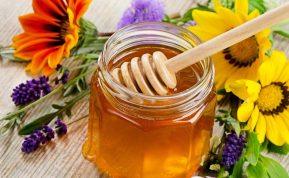 Šis medus laikomas pačiu naudingiausiu: bitininkas atskleidė, kokį medų rinktis