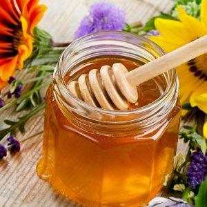 Šis medus laikomas pačiu naudingiausiu: bitininkas atskleidė, kokį medų rinktis