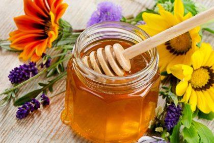 Šis medus laikomas pačiu naudingiausiu: bitininkas atskleidė, kokį medų rinktis