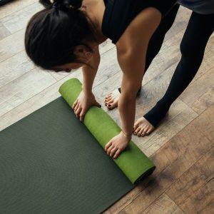 Šis produktas jogos kilimėlį padės išvalyti vos per minutę: išbandykite!