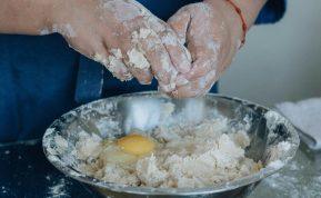 Šis vienas triukas su vanilinu pavers jūsų kepinius nuostabiai aromatingais