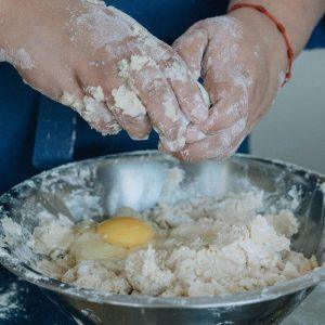 Šis vienas triukas su vanilinu pavers jūsų kepinius nuostabiai aromatingais